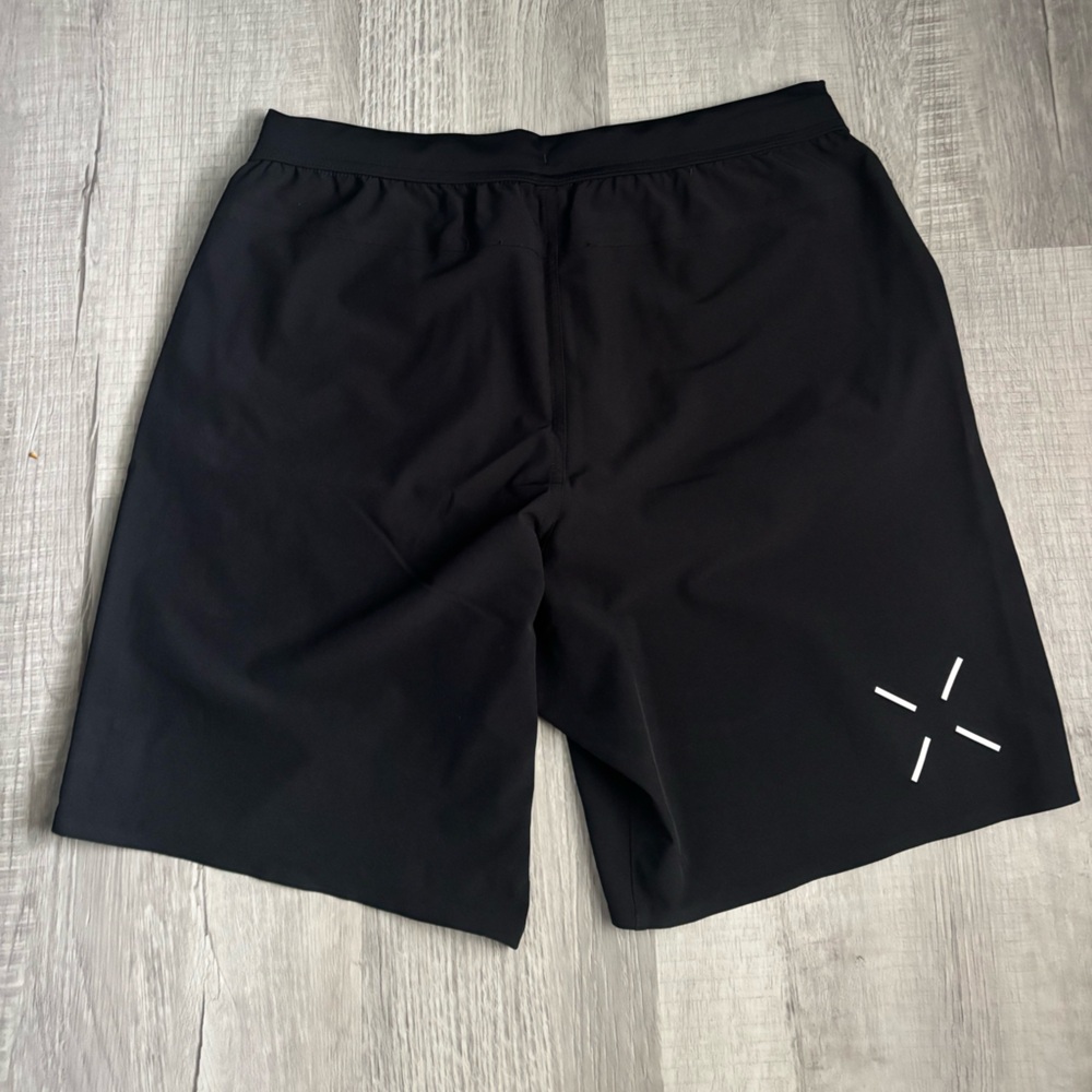 Men’s Ten Thousand Interval short size Large 9” inseam